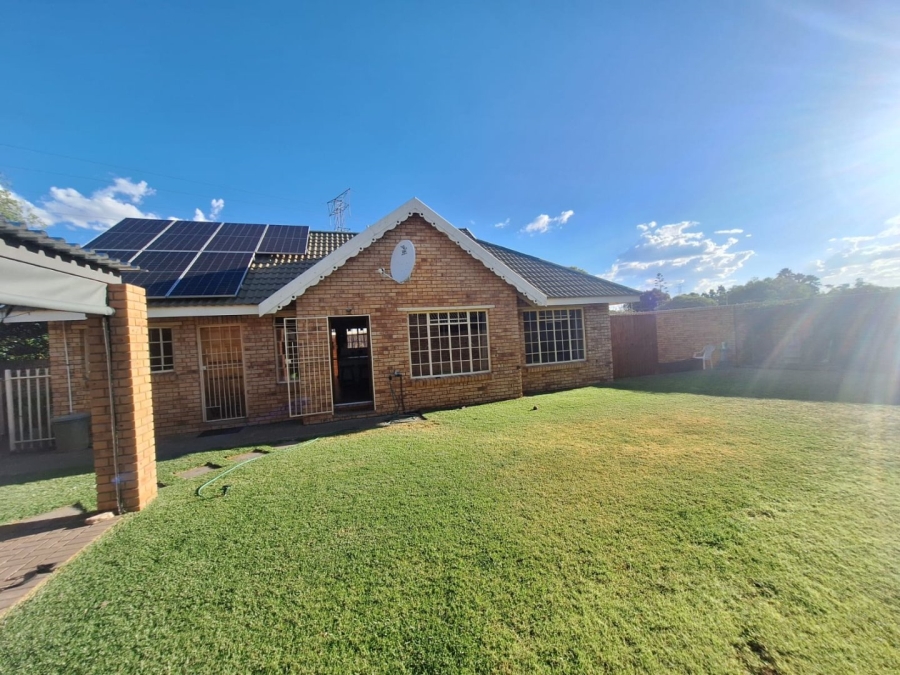 3 Bedroom Property for Sale in Heuwelsig Free State